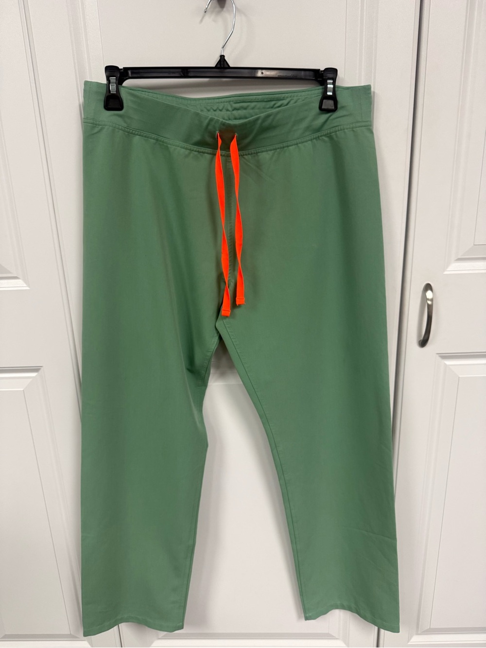 Figs Men's Pisco Basic Sage Green Scrub Bottoms with Neon Orange Drawstring Lg